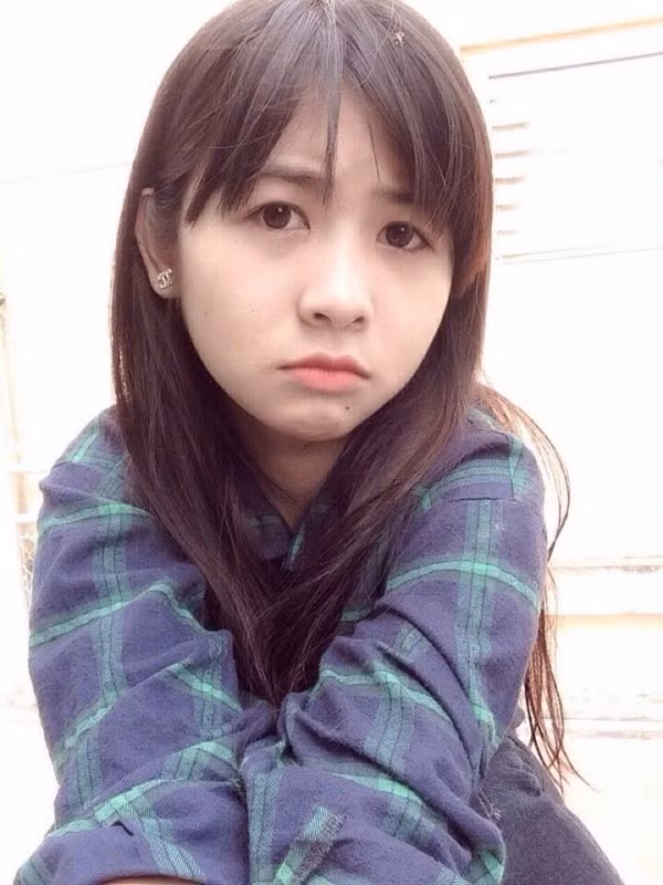 Sự thay đổi này của hot girl đến từ Hải Dương này nhận được sự đón tiếp nồng nhiệt của cư dân mạng. Thành viên có nickname Hoang Hamin chia sẻ: "Cô hot girl chân chất ngày nào đã thay đổi bằng một diện mạo hoàn toàn mới, mặn mà nhưng không hề giảm sự xinh đẹp".