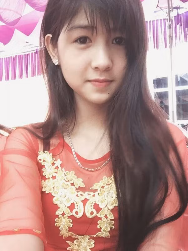 Nếu theo dõi trang cá nhân của cô nàng xinh đẹp này có thể thấy cô rất ít khi chia sẻ những bức hình xinh xắn, lộng lẫy mà cô luôn chọn những bức hình hài hước, thú vị của mình để làm niềm vui cho mọi người.