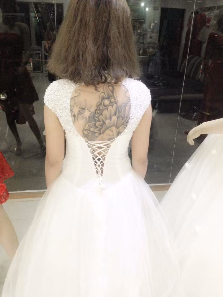 Sau khi sở hữu hình xăm thứ nhất vẫn chưa thỏa mãn được mình, Diệp Anh's tiếp tục sở hữu những hình xăm khác trên cơ thể của mình.