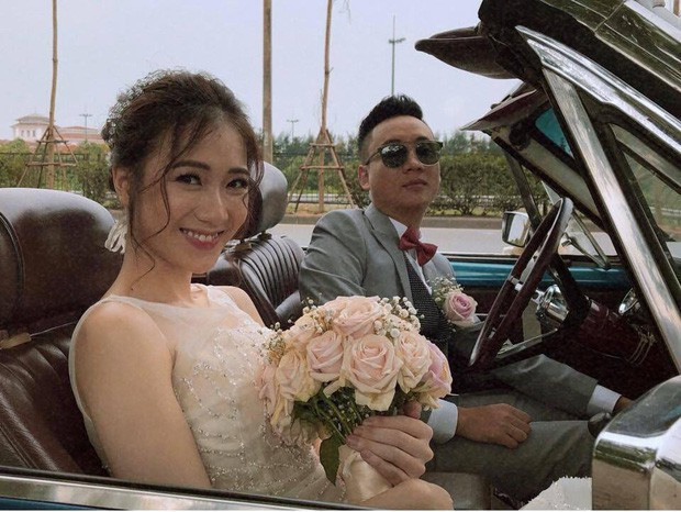 Vào cuối tháng 3/ 2018, JustaTee đã bất ngờ tổ chức lễ ăn hỏi với hot girl Trâm Anh sau 5 năm hẹn hò. Tuy ít khi chia sẻ về chuyện tình cảm trên MXH nhưng cặp đôi này vẫn được giới trẻ rất quan tâm, yêu quý bởi sự đẹp đôi và đáng yêu của mình.