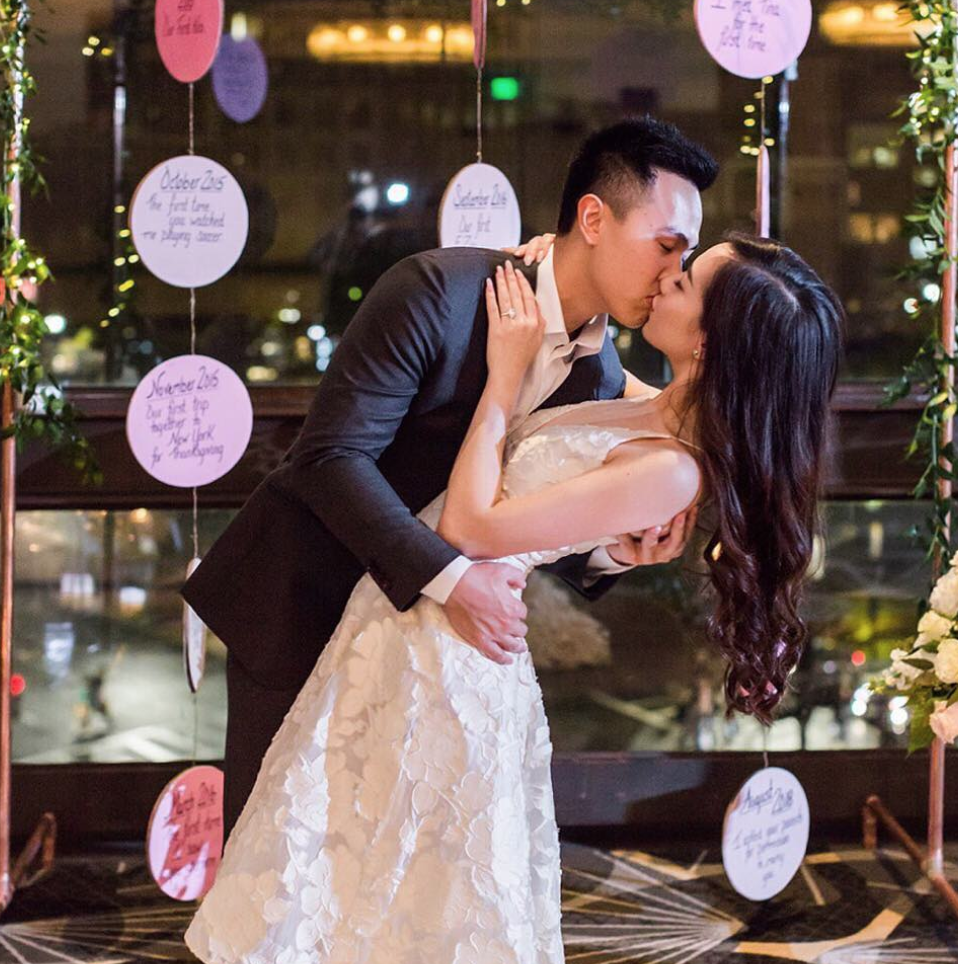 Vào tối ngày 25/9, hot girl Mie Nguyễn đã chính thức nhận lời cầu hôn của Dũng Anh - người bạn trai đã bên cô nàng suốt 3 năm qua. Suốt quãng thời gian hẹn hò, Mie Nguyễn không hề công khai danh tính cũng như chân dung của người yêu.