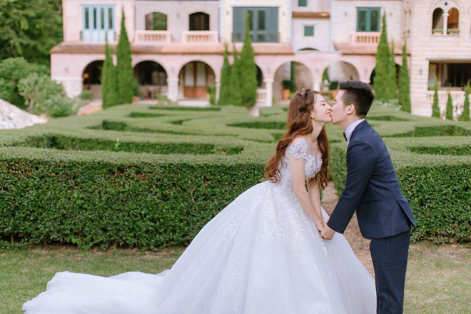 Ở thời điểm hiện tại, Kim Nhã cố gắng giữ những vấn đề riêng tư cho mình. Trước những khoảnh khắc này, rất nhiều fan đã để lại lời chúc mừng với mong muốn cô hot girl này sẽ hạnh phúc hơn ở cuộc hôn nhân thứ hai.