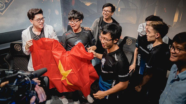  PES và LOL Việt Nam rơi vào bảng tử thần tại ASIAD 2018: Cùng với Liên quân Moblie, PES và League Of Legends (Liên Minh Huyền Thoại) là 3 môn thể thao điện tử nhận được sự quan tâm lớn hơn cả của người hâm mộ nước nhà. Bởi đơn giản, đây là 3 trò chơi đứng đầu tại Việt Nam trên 3 hệ máy: PC, Console và Mobile.