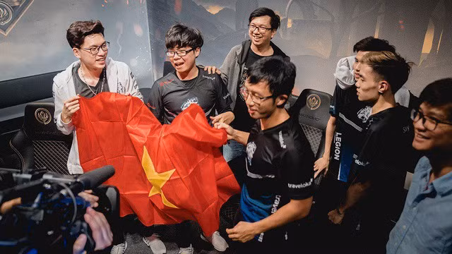  PES và LOL Việt Nam rơi vào bảng tử thần tại ASIAD 2018: Cùng với Liên quân Moblie, PES và League Of Legends (Liên Minh Huyền Thoại) là 3 môn thể thao điện tử nhận được sự quan tâm lớn hơn cả của người hâm mộ nước nhà. Bởi đơn giản, đây là 3 trò chơi đứng đầu tại Việt Nam trên 3 hệ máy: PC, Console và Mobile.