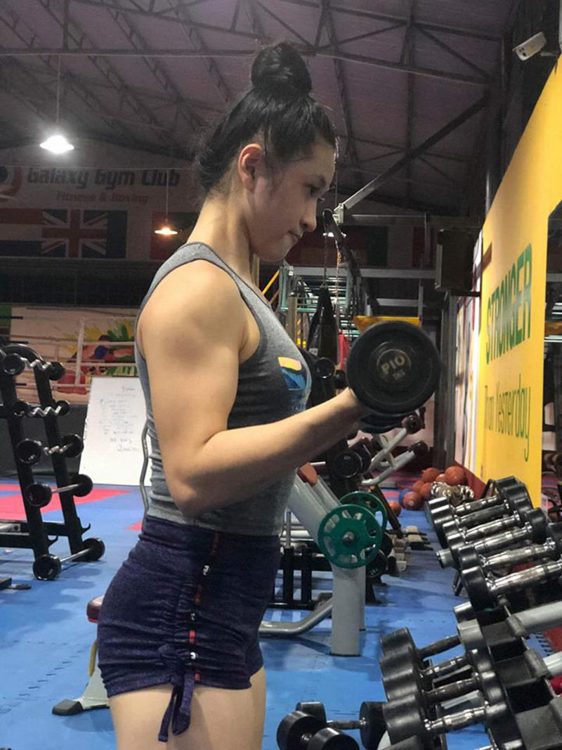 Không chỉ có cơ thể đẹp, 1 năm rưỡi đổ mồ hôi trong phòng tập của Nguyệt Ngân đã đã đưa cô trở thành HLV thể hình khá nổi tiếng tại Cần Thơ dù còn khá trẻ tuổi.