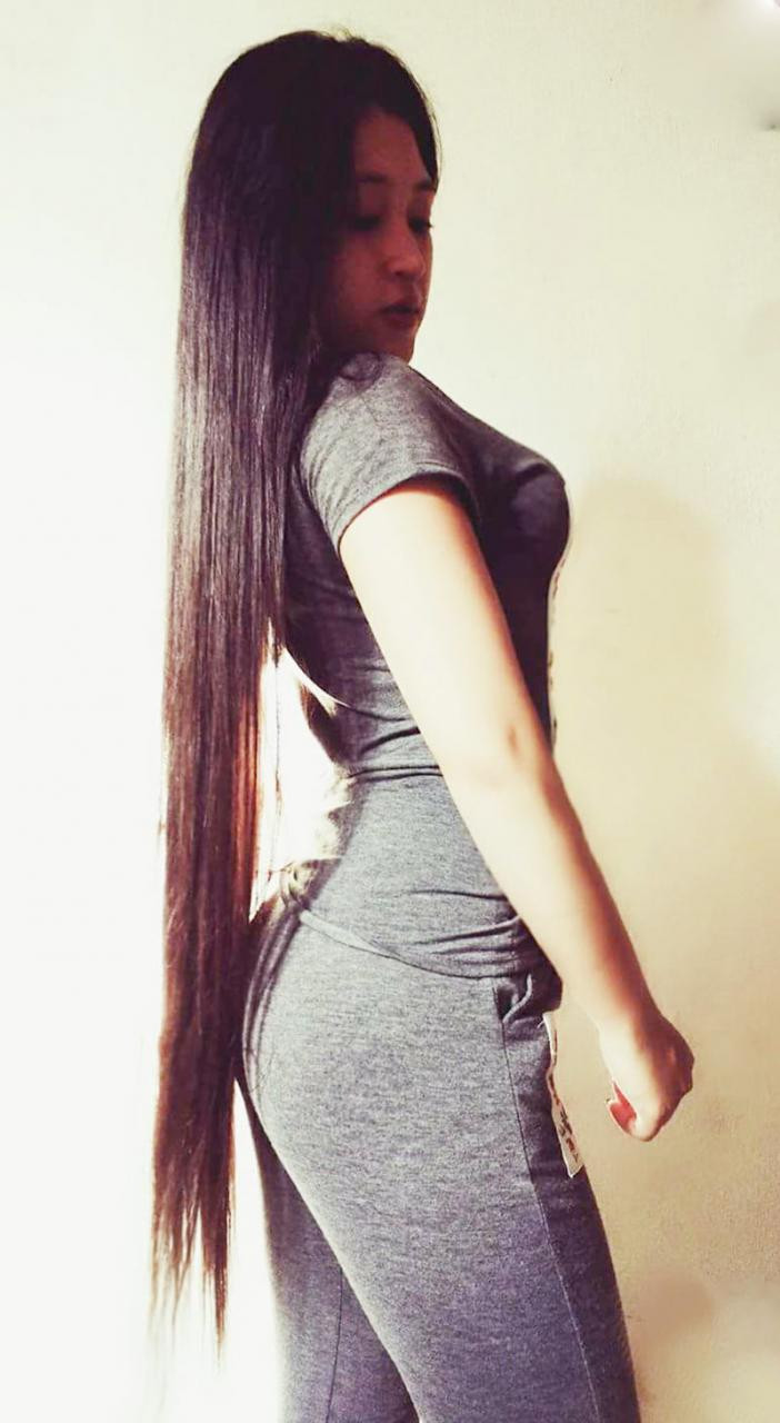 Tuy nhiên, hành trình để trở thành 1 PT (HLV thể hình) của Nguyệt Ngân không hề đơn giản. Nghỉ học từ lớp 7, cô bạn này chuyển sang học tiếng Anh ở trung tâm với mục đích du học, được 8 tháng, Ngân không còn hứng thú nên xin ở nhà tìm hiểu và lựa chọn việc học nghề.