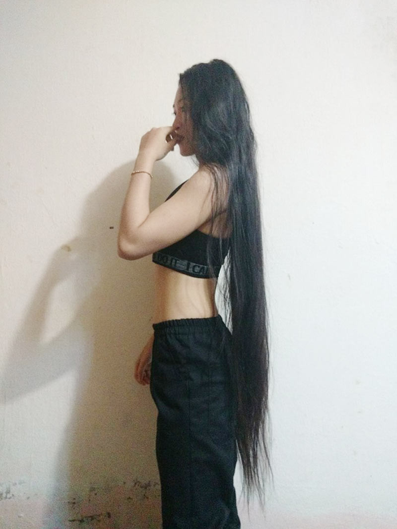 Bắt đầu như bao bạn gái cùng tuổi khác với thân hình mảnh khảnh và yếu ớt, Nguyệt Ngân đã suy nghĩ rằng như này thì không thể làm được gì nên hot girl 10X Cần Thơ này đã tìm tới phòng tập gym và bắt đầu luyện tập.