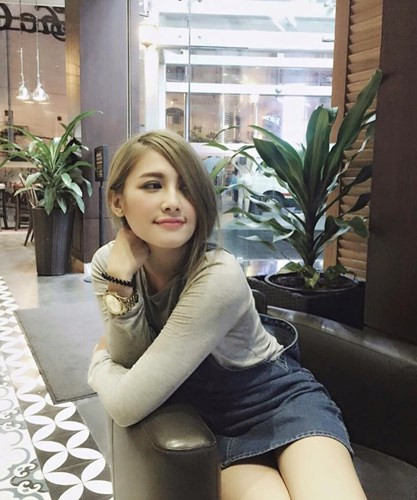 Emmy Nguyễn sinh ra tại Việt Nam nhưng đã sớm cùng gia đình sang Australia định cư.