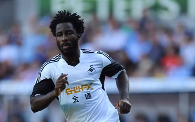 Wilfried Bony về lại Swansea: Theo tin chuyển nhượng cầu thủ từ The Sun, Swansea đang đàm phán mua lại Bony từ Man City với giá 13 triệu bảng sau khi bán Gylfi Sigurdsson. Đội bóng xứ Wales từng bán Wilfried Bony cho Man CIty 28 triệu bảng vào năm 2015. Ảnh: The Sun