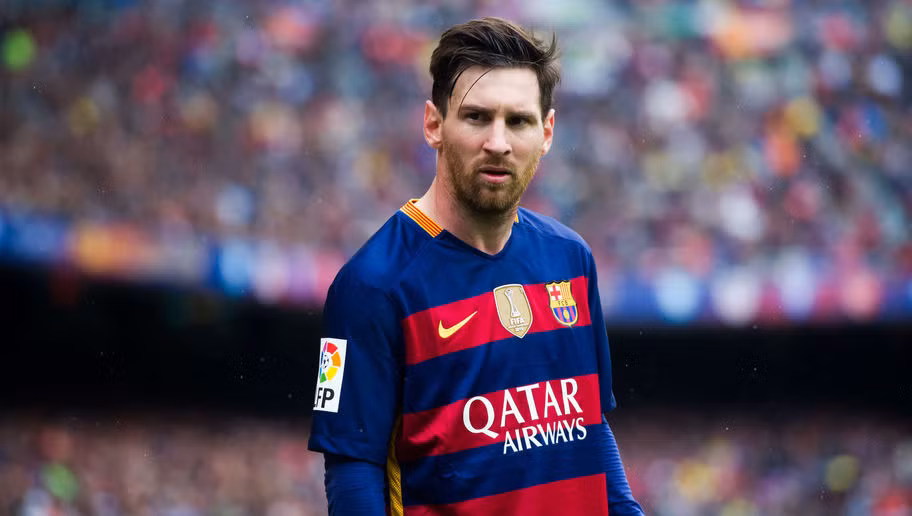 Ca từ đều hoàn toàn bất lực trước tài năng của Lionel Messi. Không có gì phải bàn cãi, cầu thủ người Argentina tất nhiên không thể vắng mặt. Đáng chú ý mùa này dù chơi thấp hơn Suarez để đóng vai trò một chân kiến thiết, nhưng Messi vẫn ghi tới 26 bàn.
