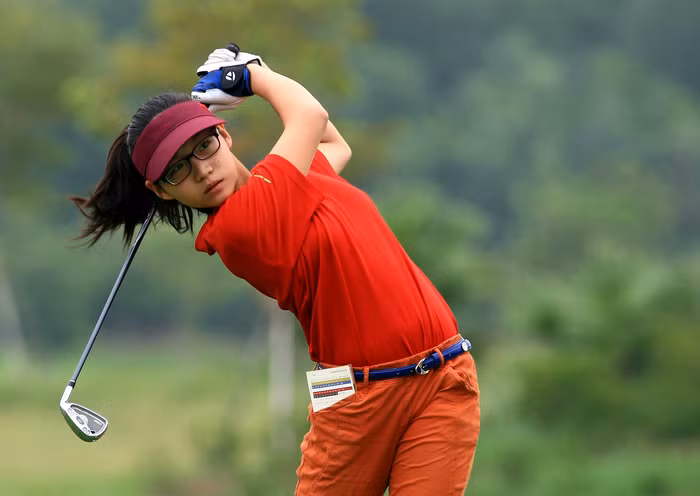 Trong 471 vận động viên của đoàn Thể thao Việt Nam tham dự SEA Games 29, VĐV nhỏ tuổi nhất là Đoàn Xuân Khuê Minh (14 tuổi) ở bộ môn golf. Không chỉ được chú ý là thành viên nhỏ tuổi nhất, nữ golf thủ Việt Nam này còn gây sốt nhờ khuôn mặt xinh xắn và thành tích thi đấu cực khủng.