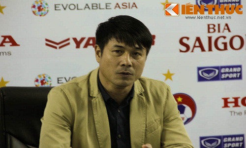 HLV truong DT Viet Nam lam gi de lay long fan?