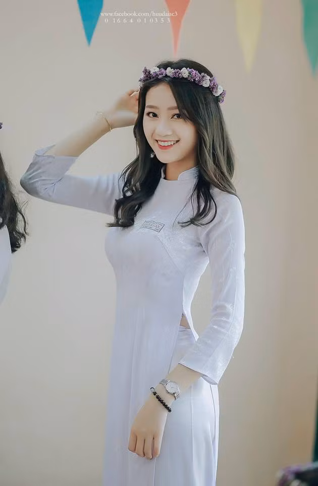 Chia sẻ về sự việc này, Nhật Linh cho biết trong cái vui lại có cái buồn bởi khi đang được quá nhiều người chú ý tới, cô bạn 10X Đắk Nông này lại phải đón nhận những điều không muốn đến từ trang cá nhân của mình.