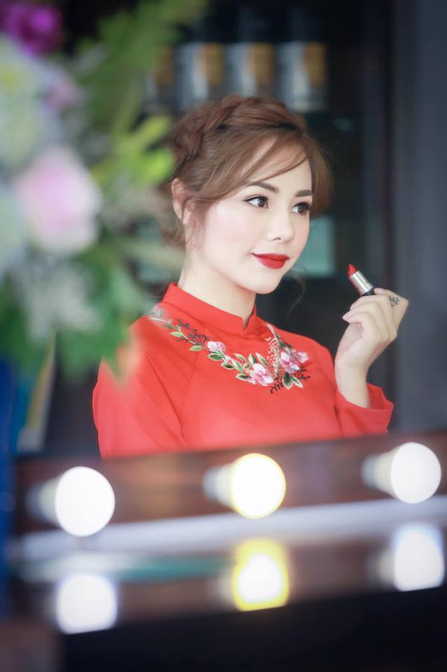 Sau cuộc tình không mấy hạnh phúc, Lan Phương đã ly hôn nhiều năm và hiện giờ sống với con gái nhỏ khá xinh xắn. Nhiều người nhận xét rằng, nữ MC này là đại diện cho câu nói: "Phụ nữ chỉ đẹp chỉ không thuộc về ai".