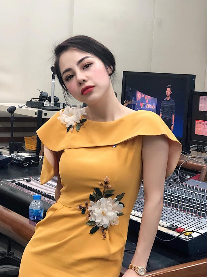 Không chỉ là 1 MC nổi tiếng, Bạch Lan Phương còn được cộng đồng các bà mẹ bỉm sữa gọi là "hot mom" vì những quan điểm hiện đại, gây xúc động về việc chăm sóc con cũng như cuộc sống thường ngày.