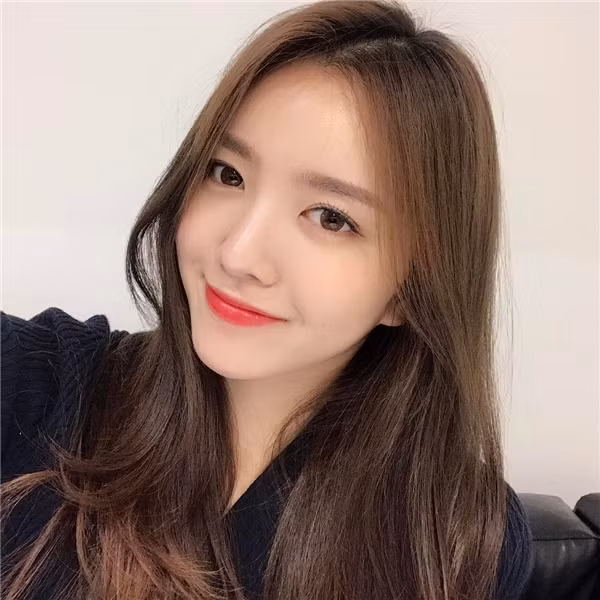 Hiện trên trang Instagram của Kim Ye-rin cũng thu hút tới hơn 72.000 người theo dõi. Mỗi bức ảnh mà cô nàng chia sẻ cũng đều có tới hàng ngàn lượt yêu thích và bình luận khen ngợi không ngớt từ người hâm mộ mỗi ngày. Ảnh sử dụng trong bài: Facebook nhân vật.