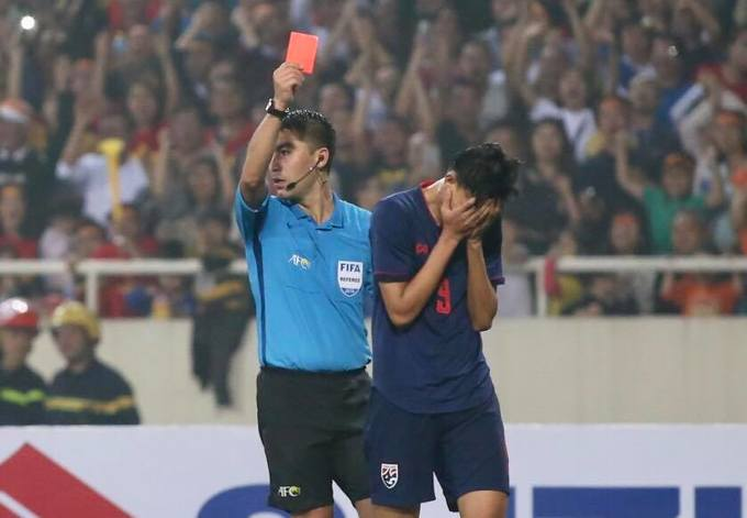 Ở phút thứ 58 của trận đấu, tiền đạo Supachai mang áo số 9 của tuyển Thái Lan đã có một pha va chạm nguy hiểm với cầu thủ đội tuyển U23 Việt Nam - Trần Đình Trọng.