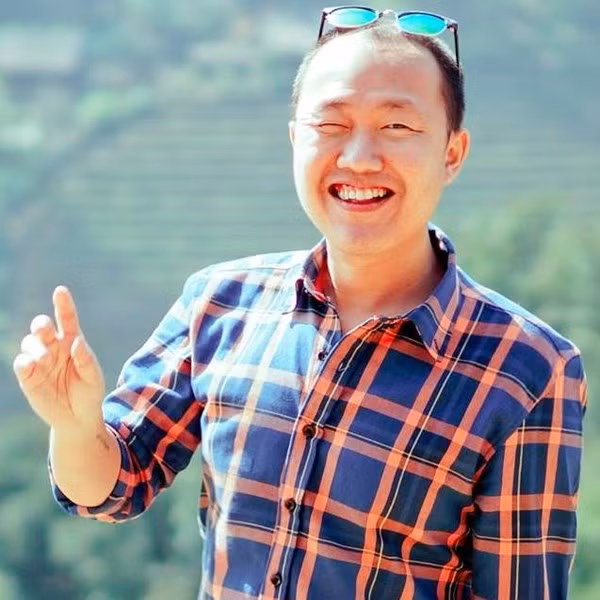 5. Huỳnh Minh Thảo. Chàng trai sinh năm 1983 này hiện là giám đốc truyền thông kiêm thành viên ban sáng lập của trung tâm ICS. Trong năm qua, anh đã phụ trách rất nhiều chiến dịch vận động quyền cho người chuyển giới, góp phần không nhỏ trong việc thúc đẩy dự thảo luật sửa đổi liên quan đến người chuyển giới được thông qua tại Quốc hội vào tháng 11.