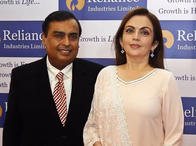 Nita Ambani là phu nhân của Mukesh Ambani, người giàu nhất Ấn Độ. Là người đồng sở hữu đội bóng chày Mumbai Indians đáng giá hàng trăm triệu USD, Nita tích cực tham gia các hoạt động gây quỹ phục vụ giáo dục, cứu trợ thiên tai và giúp đỡ người mù. Cô cũng là người sáng lập Trường quốc tế Dhirubhai Ambani, một trường tư thục có tiếng ở Mumbai. Nita còn là ủy viên Hội đồng quản trị Tập đoàn Reliance Industries do chồng làm chủ.