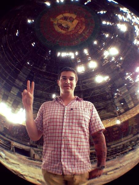 Cũng theo chia sẻ của Alex Okulovskyi tấm biển "Thuyền ôm" là do một người bạn viết cho, chỉ để chụp ảnh cho vui và mục đích lấy thuyền ra bơi giữa đường ngập ngụa nước chỉ vì vui vẻ, không có ý nghĩ tiêu cực gì.