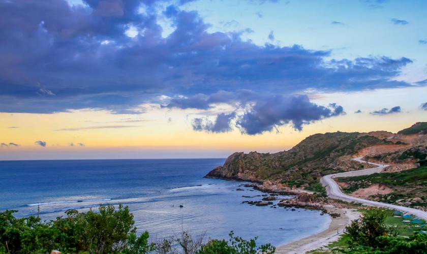 Được biết, trước tình trạng ô nhiễm rác thải, vừa qua, tỉnh Khánh Hòa đã cho xây dựng lò thiêu hủy rác trên đảo. Dự kiến, lò thiêu hủy này sẽ bàn giao cho UBND xã trực tiếp quản lý, sử dụng vào tháng 3/2018.