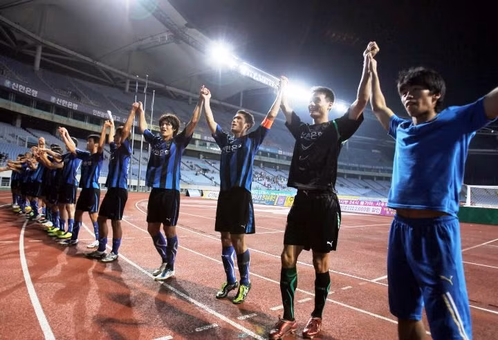 Incheon United FC nằm ở thành phố lớn thứ 3 tại Hàn Quốc đó là Incheon, đội bóng được thành lập từ 2003. Sau khi thành lập 1 năm, Incheon FC đã góp mặt tại K-League (giải đấu hàng đầu Hàn Quốc).