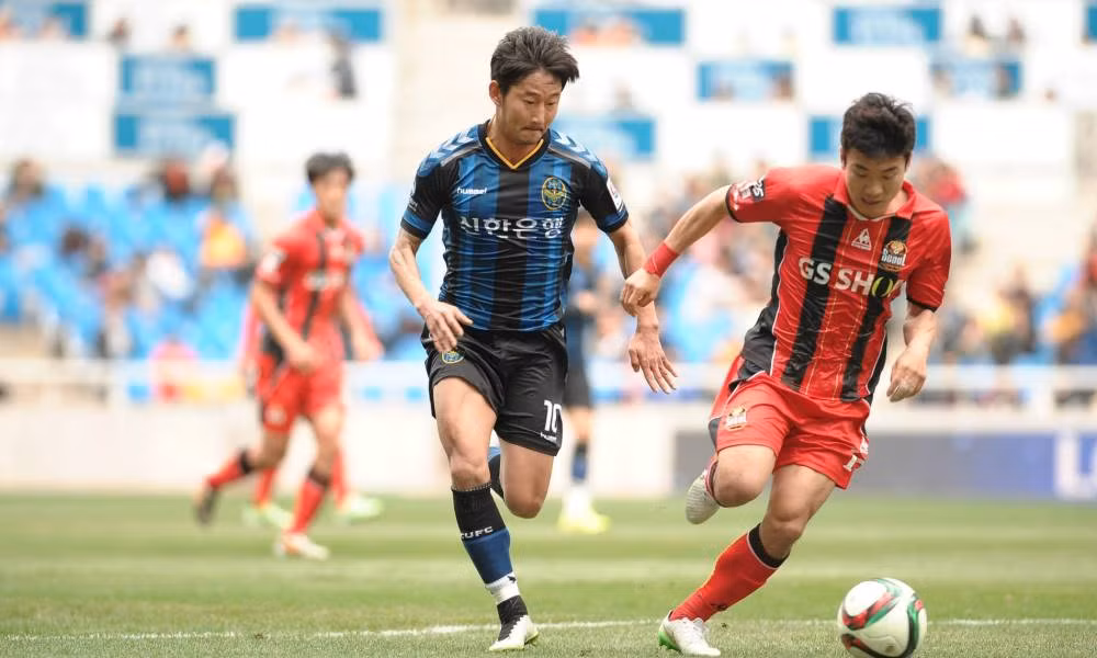 Incheon United hiện đang sở hữu một số gương mặt rất đáng chú ý, nổi bật là tiền vệ kỳ cựu Lee Chun-soo, cầu thủ này từng nhiều năm thi đấu tại châu Âu và là thành phần của ĐT Hàn Quốc giành hạng Tư tại World Cup 2002. Rất đáng tiếc là Lee Chun-soo đã tuyên bố giải nghệ sau mùa giải 2015 nên Xuân Trường của CLB HAGL sẽ không được cọ xát với người đàn anh nổi tiếng này.