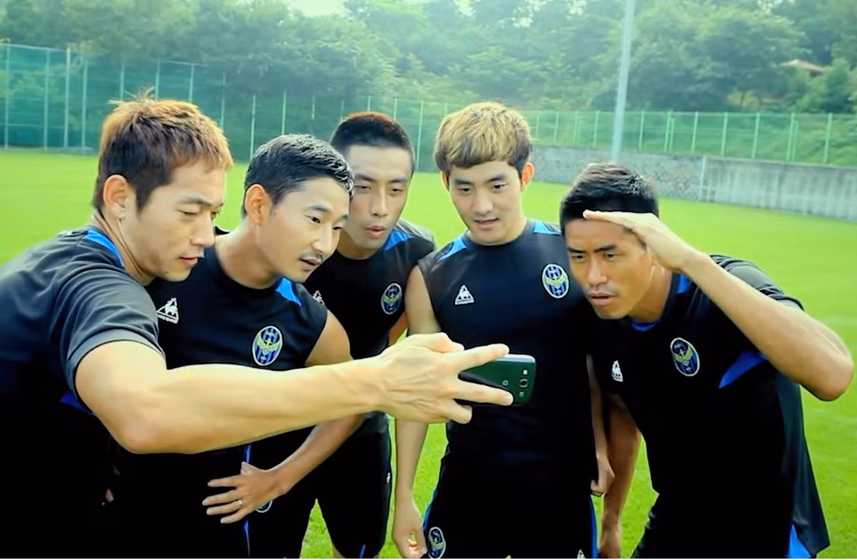 Một điều đáng chú ý nữa đó là HLV của Incheon United là ông Kim Do-hoon, ông này từng dẫn dắt U19 Hàn Quốc đánh bại U19 Việt Nam lứa Công Phượng, Xuân Trường với tỉ số đậm đà 6-0.