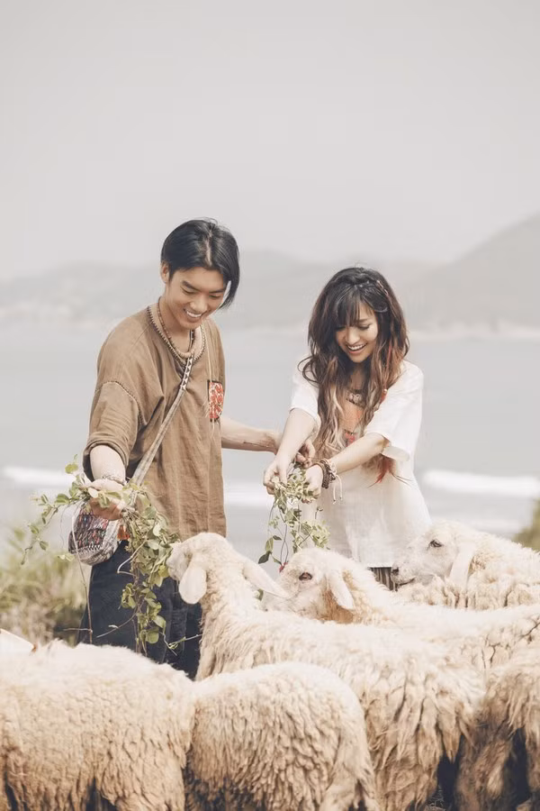 Được biết, chính cánh đồng cừu An Hòa được ca sĩ Bích Phương chọn là địa điểm để quay MV “Rằng em mãi ở bên” từng khiến dân mạng mê mẩn.