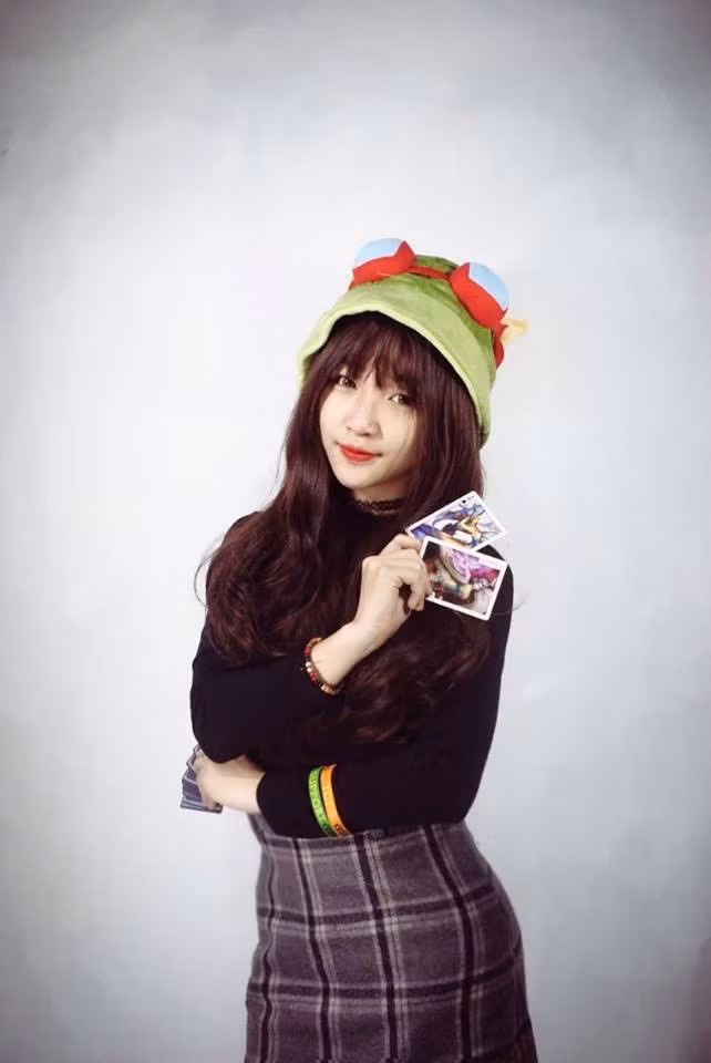 Được biết đến là một trong những nữ game thủ quyến rũ nhất nhì tại Việt Nam, cộng đồng mạng còn nhớ đến Xuka qua các concept thời trang phổ biến trên mạng xã hội.