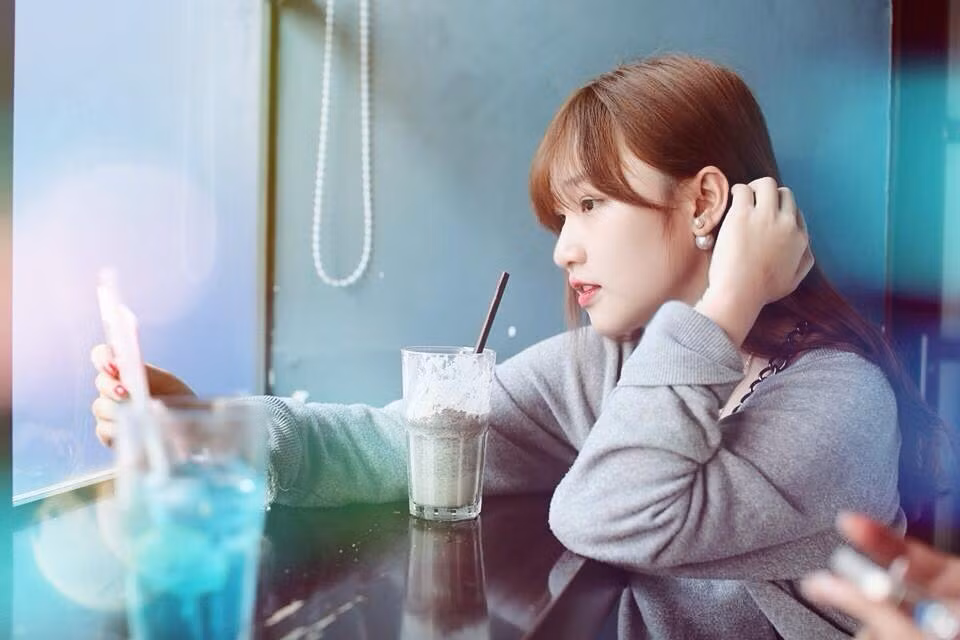 Vlog của Xuka không được đầu tư công phu trong khâu dàn dựng, kĩ thuật nhưng bằng ngôn từ hài hước cùng với cách thể hiện lôi cuốn. Các clip của Nhật Hoa nhận được hơn 135 nghìn lượt xem, 12 nghìn lượt thích và chia sẻ.