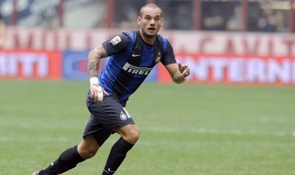 Tiền vệ người Hà Lan nhanh chóng hòa nhập với các đồng đội mới và trở thành nhân tố chính giúp ông thầy người Bồ Đào Nha làm nên cú ăn 3 vĩ đại năm đó (Champions League, Seria A, Coppa Italia). Kỳ chuyển nhượng mùa Đông năm 2013, Sneijder bất ngờ chuyển sang khoác áo Galatasaray và đang là trụ cột của đội bóng này.