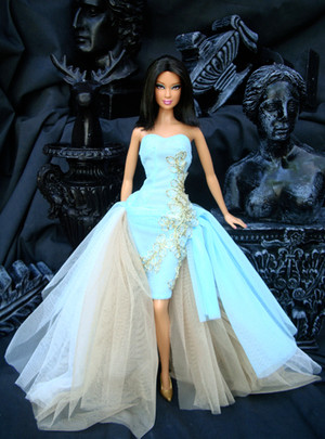 Búp bê chiến thắng sẽ nhận được vương miện trị giá 1.000 USD cùng quyền đại diện Việt Nam tại sân chơi Miss Beauty Doll Thế Giới 2016. Búp bê dự thi có tên tuổi, địa chỉ, câu chuyện cụ thể do người sáng tạo ra búp bê đó nghĩ ra.