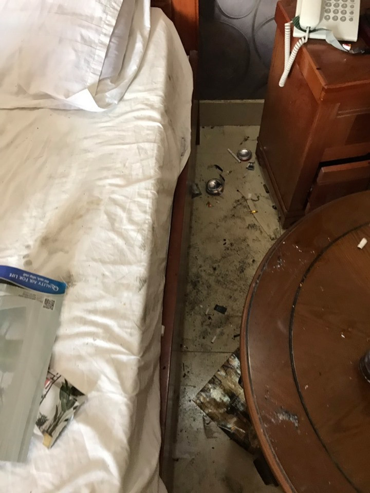 Cap doi len dem cho vao khach san con de lai thu 