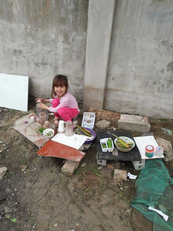 Sau này lớn lên, nhiều người nhớ lại trò chơi tuổi thơ này và &#x1d;tự đặt câu hỏi rằng không hiểu sao cái trò chơi ấy lại thu hút lũ trẻ con ngày xưa như thế, có thể chơi cả ngày, mặc cho đất cát bẩn thỉu, cho quần áo dính đầy nhựa cây, thậm chí là những trận đòn roi của bố mẹ chỉ vì quá bẩn hay trốn giờ ngủ trưa đi chơi.