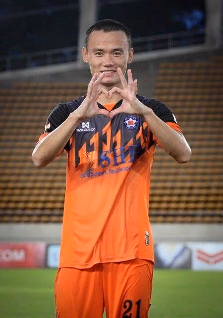 Nguyễn Xuân Nam đã được CLB Hà Nội T&amp;T cho CLB SHB Vientiane mượn vào đầu năm 2015. Xuân Nam đã có một chuỗi các buổi trình diễn tốt với 22 bàn thắng trong Lao Premier League để giúp CLB Này về đích với vị trí thứ ba.