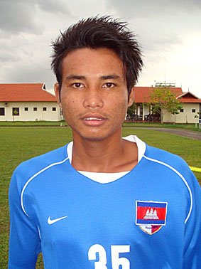 Mùa giải vừa qua, cầu thủ này đã ghi được tới 19 bàn thắng và đóng góp vào chiến thắng vang dội của Boeung Ket Angkor trong năm vừa qua.