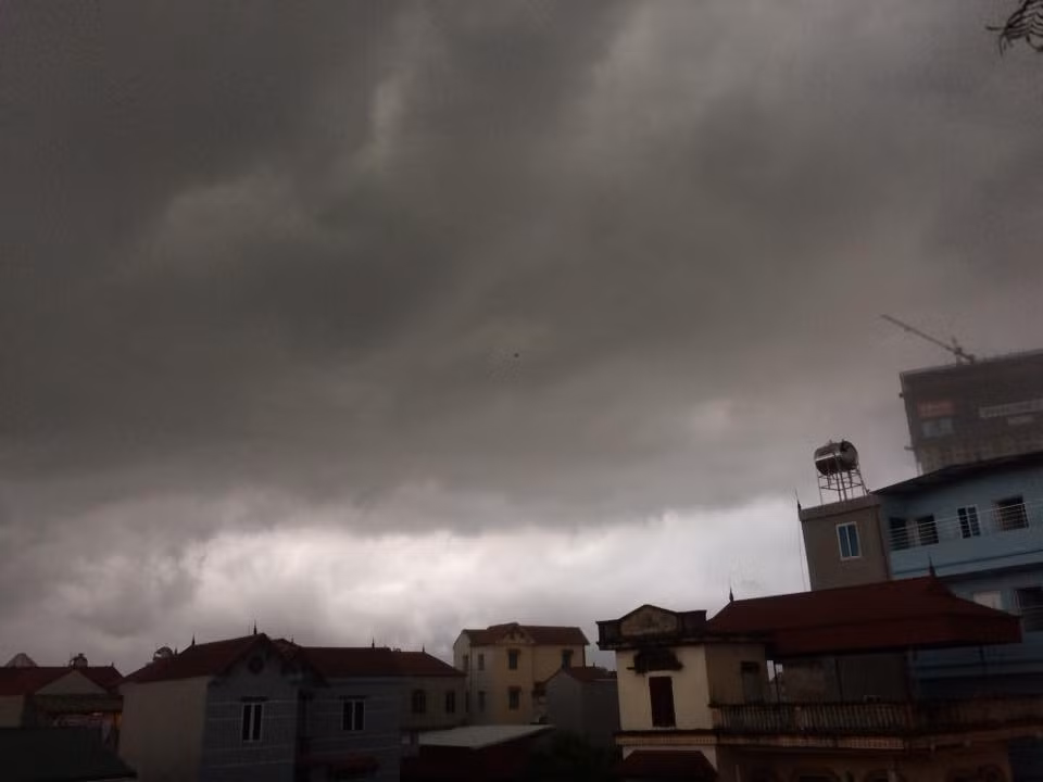 Nhiều người sau khi chứng kiến bầu trời đen đặc, lập tức liên tưởng tới bộ phim "cuộc chiến vô cực" và đùa với nhau rằng Thanos đến để lấy viên đá trí tuệ.