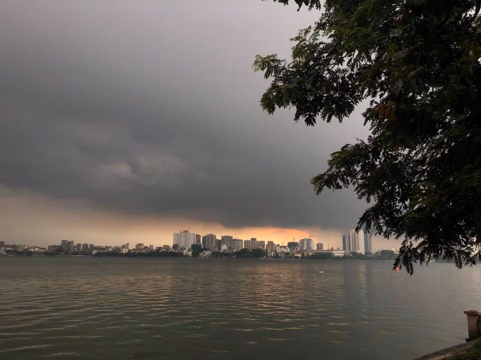 Dân mạng nhiều người đã kịp thời ghi lại được những bức hình tuyệt đẹp mà có lẽ nếu nhìn qua sẽ nhầm tưởng là hình ảnh được photoshop.