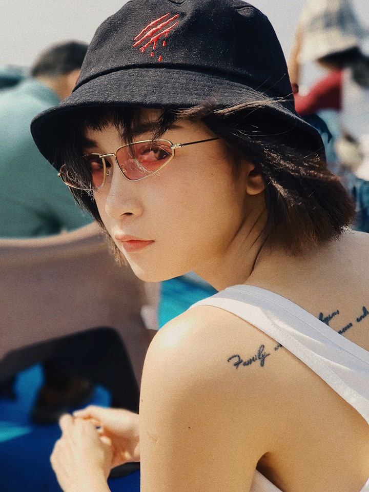 Vừa rồi, Kỳ Hân và anh bạn trai Long Trần đã ghé thăm Thái Lan. Đi đến đâu, cô nàng cũng tranh thủ ăn vài món ngon, chụp một (vài) bộ ảnh dự trữ để đăng dần lên Instagram.