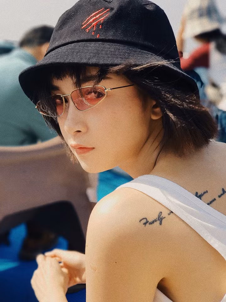 Vừa rồi, Kỳ Hân và anh bạn trai Long Trần đã ghé thăm Thái Lan. Đi đến đâu, cô nàng cũng tranh thủ ăn vài món ngon, chụp một (vài) bộ ảnh dự trữ để đăng dần lên Instagram.