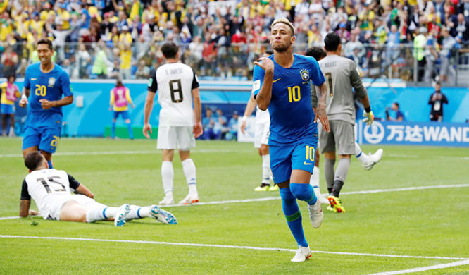 Vuot qua Serbia, Brazil duong hoang tien vao vong 1/8 World Cup 2018 voi ngoi dau-Hinh-7