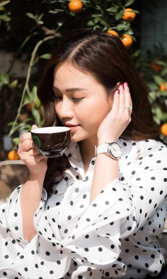 Dù cuộc chiến giảm cân của Ngân Hồ muôn phần gian nan nhưng cô vẫn không hề nản. Ngân Hồ quyết định tìm đến các bài thuốc thảo dược giảm cân vừa an toàn cho bản thân, lại vừa không ảnh hưởng tới con. Tuy nhiên, trên mạng bây giờ bao la các loại thuốc giảm cân, những quảng cáo thảo dược không rõ nguồn gốc, bao người chịu những tác dụng phụ của nó gây ra như: mất nước trầm trọng, buồn nôn, thậm chí nhiều người còn bị hỏng gan thận