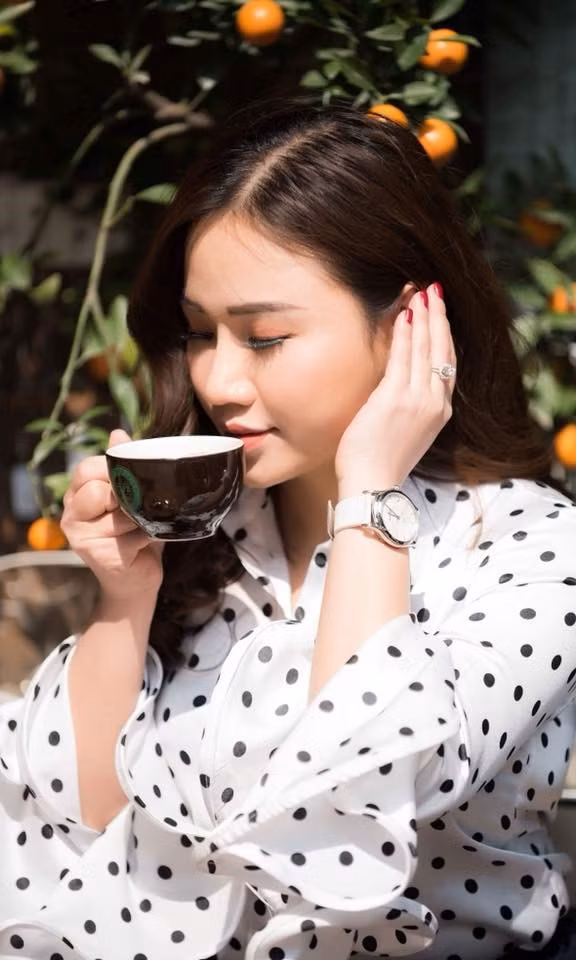 Dù cuộc chiến giảm cân của Ngân Hồ muôn phần gian nan nhưng cô vẫn không hề nản. Ngân Hồ quyết định tìm đến các bài thuốc thảo dược giảm cân vừa an toàn cho bản thân, lại vừa không ảnh hưởng tới con. Tuy nhiên, trên mạng bây giờ bao la các loại thuốc giảm cân, những quảng cáo thảo dược không rõ nguồn gốc, bao người chịu những tác dụng phụ của nó gây ra như: mất nước trầm trọng, buồn nôn, thậm chí nhiều người còn bị hỏng gan thận