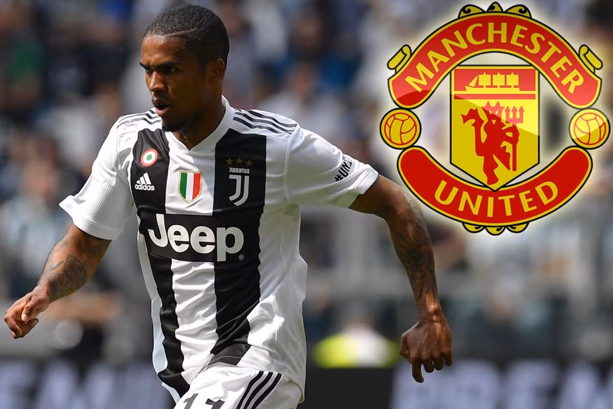 Sau khi Valencia nói lời chia tay với MU, BLĐ Quỷ đỏ đang tiến gần tới chữ ký của Douglas Costa - cầu thủ không có chỗ đứng ở Juventus. Nguồn tin của Calciomercato cho biết, các quan chức Quỷ đỏ đã tiếp cận Juventus để thảo luận vấn đề chuyển nhượng. M.U nhiều khả năng lấy Douglas Costa với giá không quá 50 triệu euro.