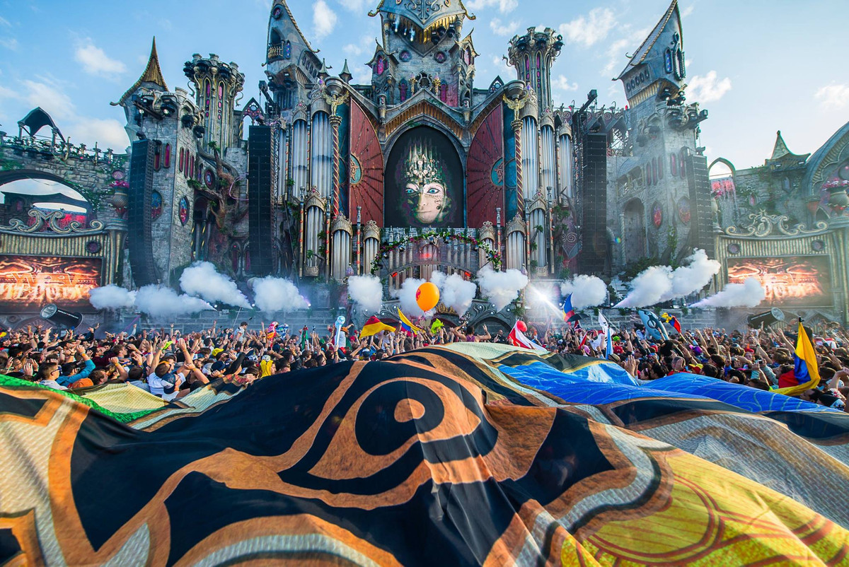 Theo tìm hiểu, một số quốc gia từng tổ chức những đại nhạc hội EDM trên thế giới như Mỹ hay Canada đã phải kiểm tra người tham dự về chất kích thích trong cơ thể. Quy trình đó sẽ được thực hiện bởi DanceSafe - một tổ chức phi chính phủ ra đời năm 1998. Nhiệm vụ của tổ chức này là ngăn chặn, cũng như giảm thiểu những tác hại gây ra cho raver.