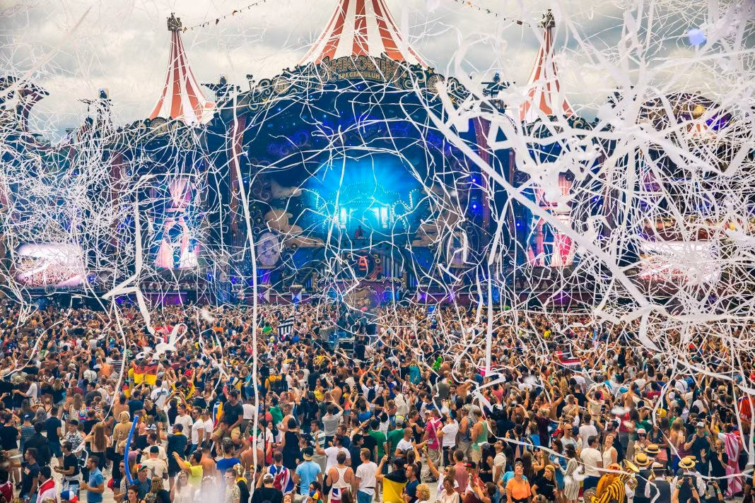 Gioi tre the gioi tham gia le hoi am nhac dien tu nhu the nao?