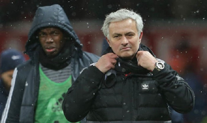 The Sun tiết lộ, Mourinho tức sôi người với Pogba và mối quan hệ giữa 2 người ngày một thêm tệ và ngày tiền vệ người Pháp rời M.U là không xa. Ảnh: The Sun