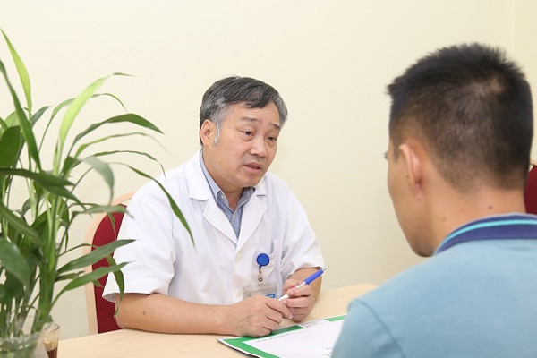 Cham con thua chat, be trai 12 tuoi o Ha Noi day soi trong mat