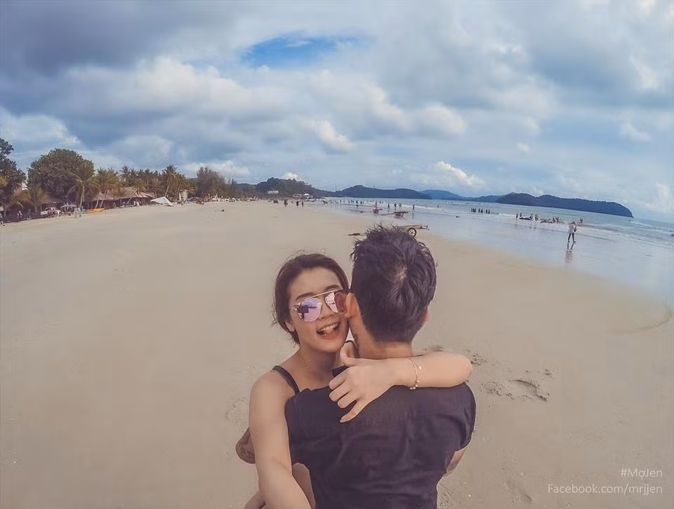 Rồi anh chàng nhiếp ảnh gia Sài thành đã nảy ra ý tưởng tận dụng nụ cười cực sáng của cô người yêu để làm điểm nhấn cho bộ ảnh.